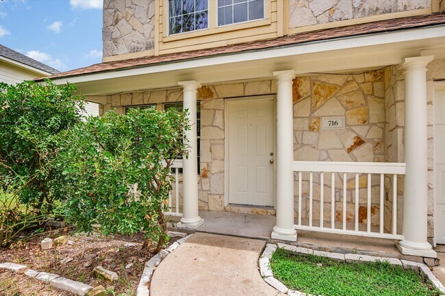Building Photo - 716 Honeysuckle Dr