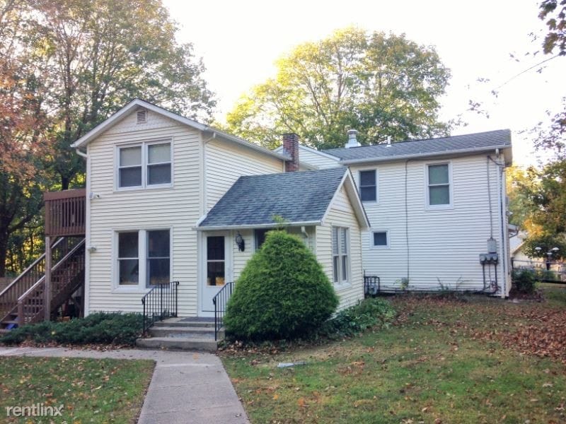 472 Wheelers Farm Rd, Milford, CT 06461 Room for Rent in Milford, CT