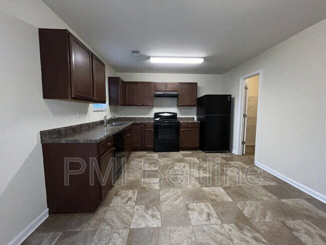 Foto del edificio - 5675 Laurel Ridge Cir