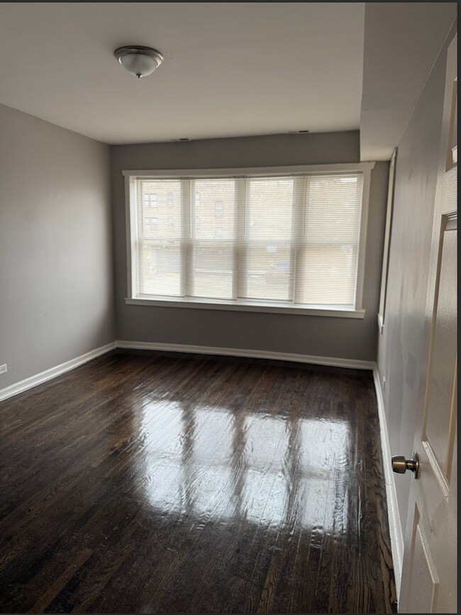 Foto del edificio - 2 bedroom in Chicago IL 60639