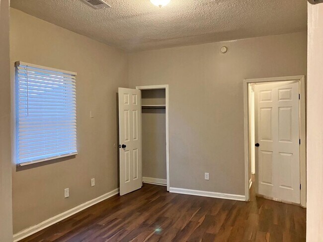 Building Photo - 2562 N Galvez St