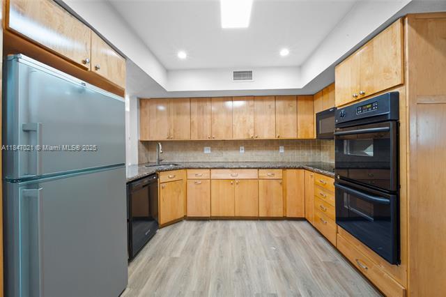 Foto del edificio - 19402 NE 19th Ct