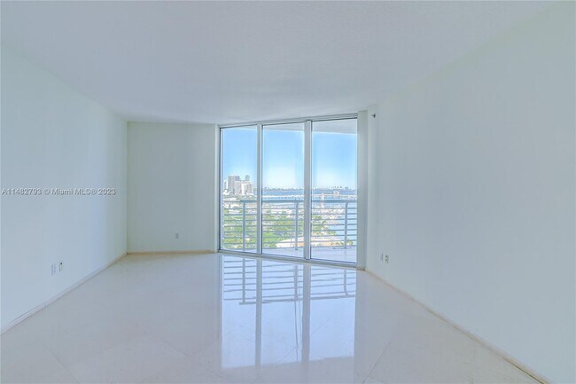 Building Photo - 325 S Biscayne Blvd