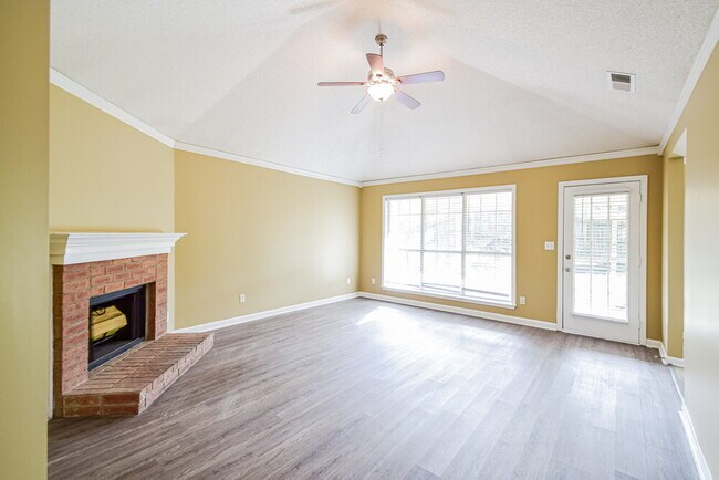 Foto del edificio - 430 N Ericson Rd