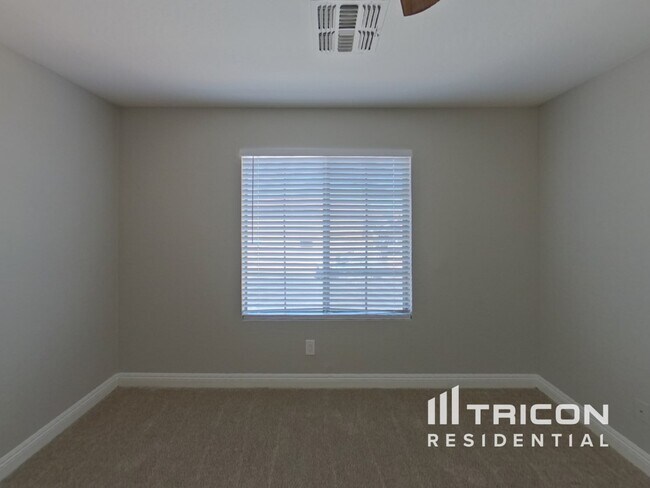Foto del edificio - 1718 S 114th Dr