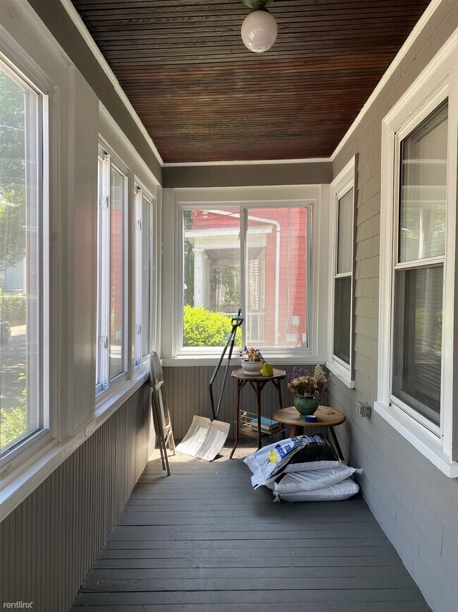 Building Photo - 3 br, 1.5 bath Duplex - 16 Malvern Avenue 14