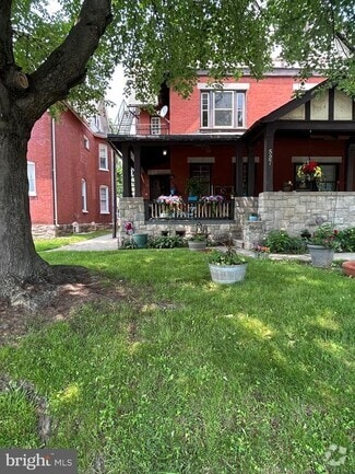 Building Photo - 527 Lincoln Hwy E