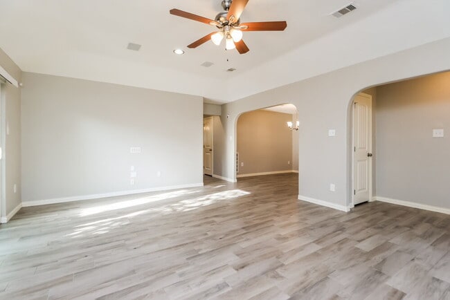 Building Photo - 10806 Clear Fork Dr