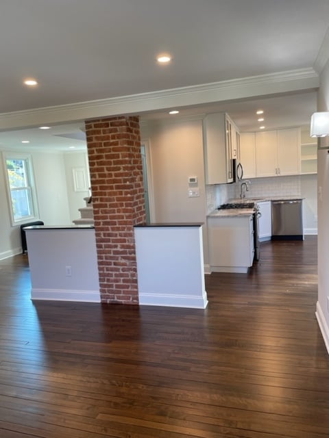 Building Photo - 32 Oakland St