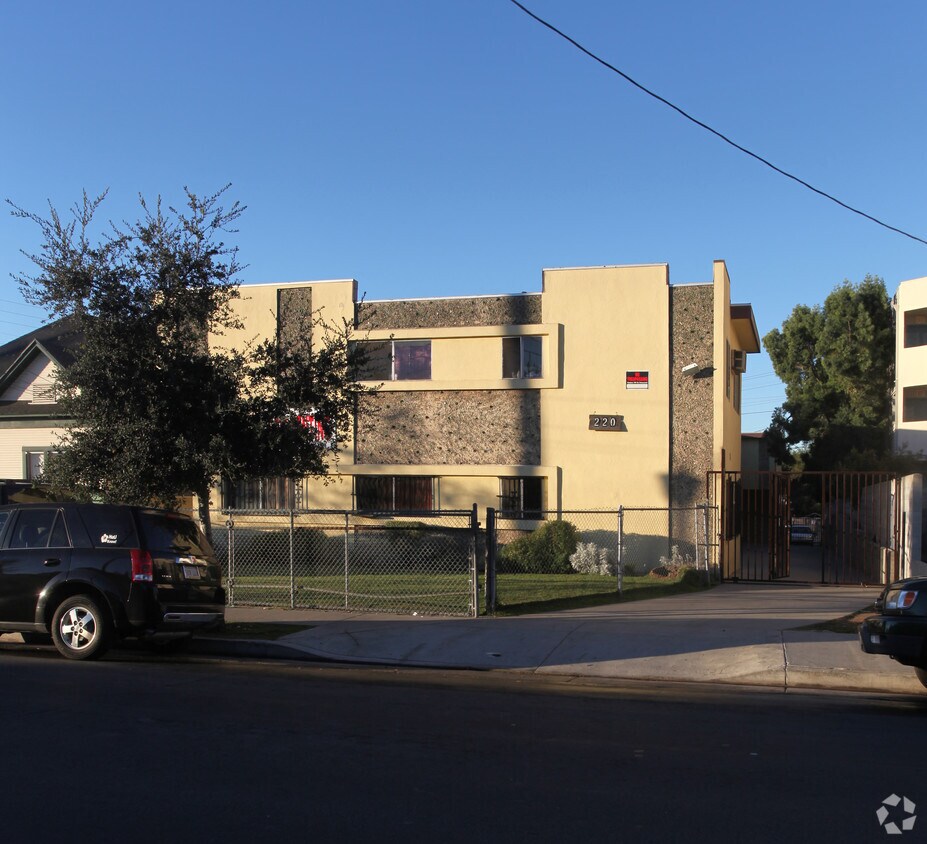 Building Photo - 220 N Avenue 57