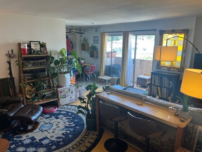Foto del edificio - 5031 Denny Ave