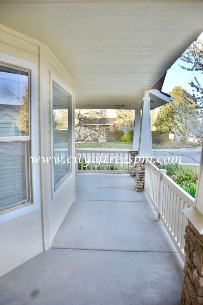 Building Photo - 4 br, 2.5 bath House - 3562 E Mackay Dr