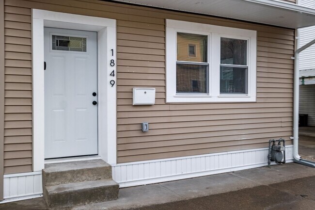 Photo - Luxury 3-Bedroom, 2.5-Bathroom House in Sh...