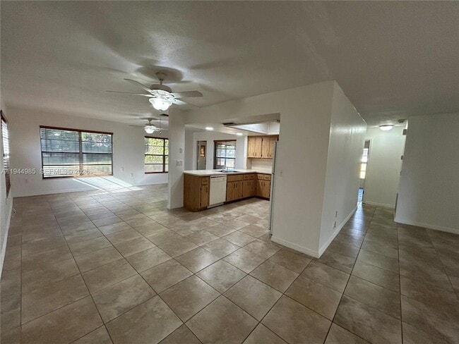 Foto del edificio - 4201 Navarre Ave