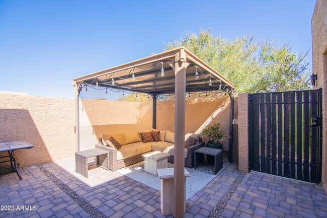 Building Photo - 11137 E Yucca St