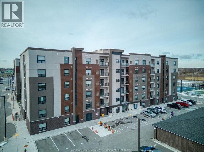 Building Photo - 728 Brownstone Dr