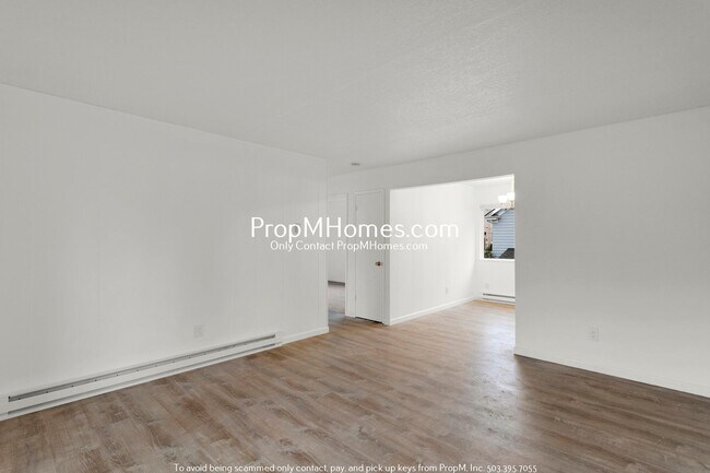 Building Photo - Updated 2BR in the Heart of Oregon City - First Month Free!