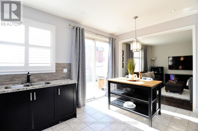 Building Photo - 49 Eberhardt Dr