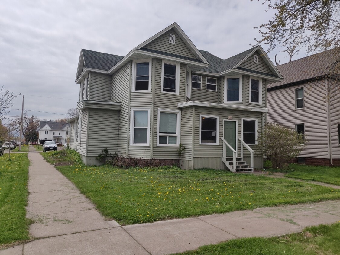 Primary Photo - 1725 Hughitt Ave