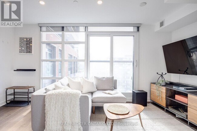 Photo du bâtiment - 501 Adelaide St W