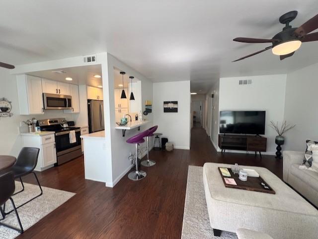 Foto del edificio - 850 Cypress Point Way