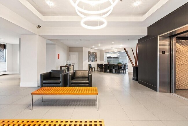 Foto del edificio - 15 N Beacon St