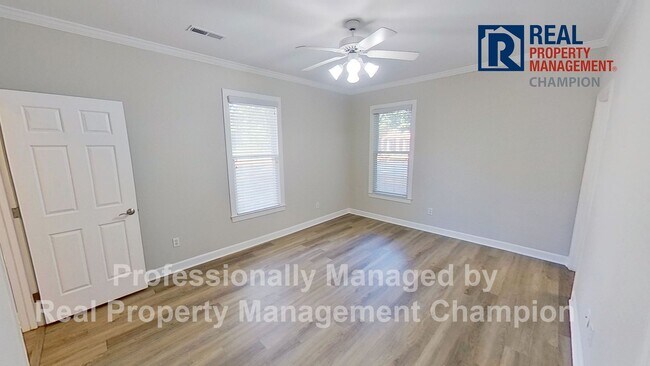 Foto del edificio - Fabulous End Unit Townhome with Three Master Bedrooms