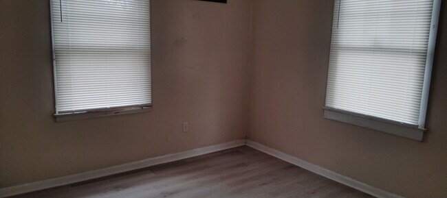 Foto del edificio - 5752 Deborah Dr