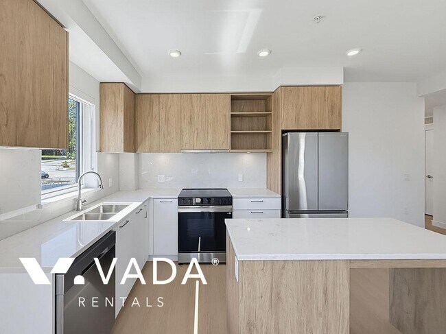 Photo du bâtiment - First &amp; Royal 2 BR APT Rental 202-82 First St New Westminster: VADA