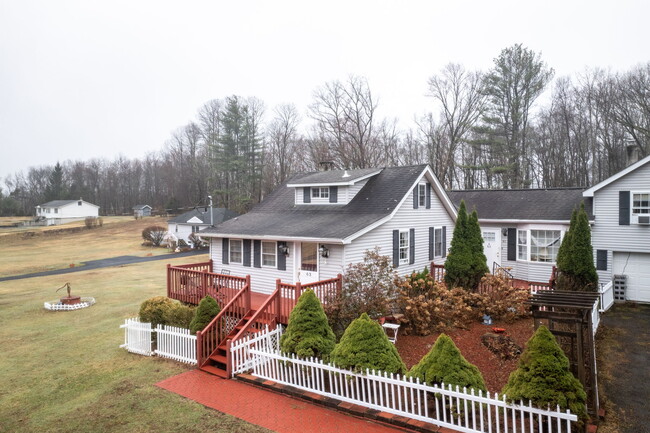 Foto del edificio - 63 Walker Valley Rd
