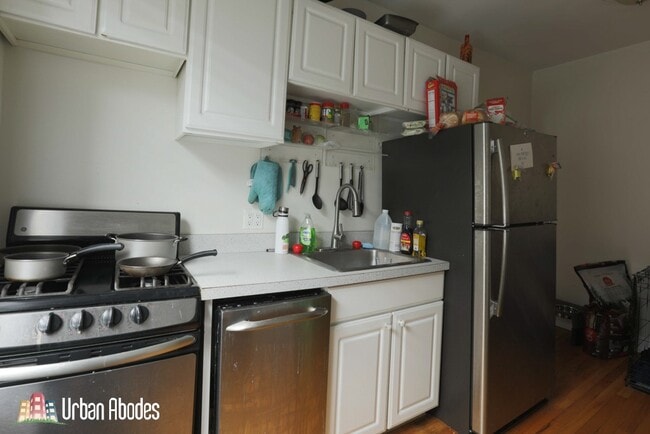 Building Photo - 816 W Cornelia Ave