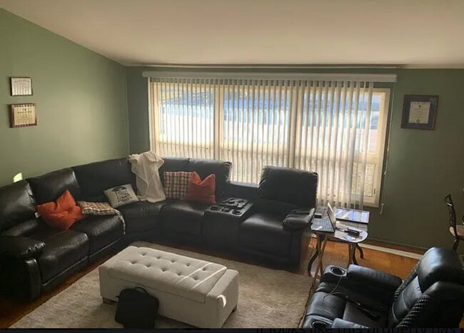 Foto del edificio - 1632 Golfview Rd