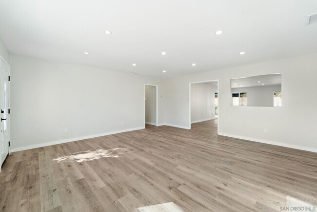 Foto del edificio - 10131 Strathmore Dr