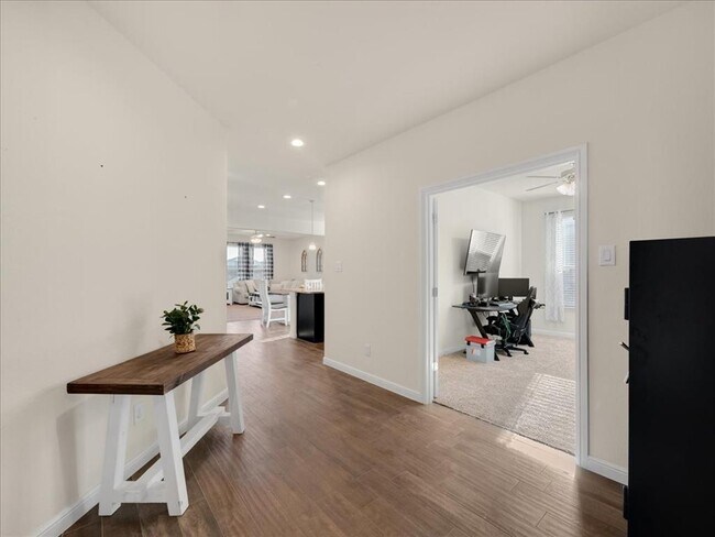 Building Photo - 1124 Nelson Pl