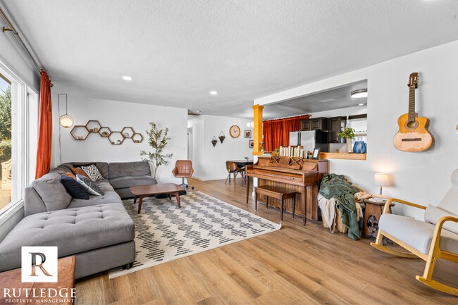 Foto del edificio - REMODELED! 3 Bed/2 Bath Home in Central Point
