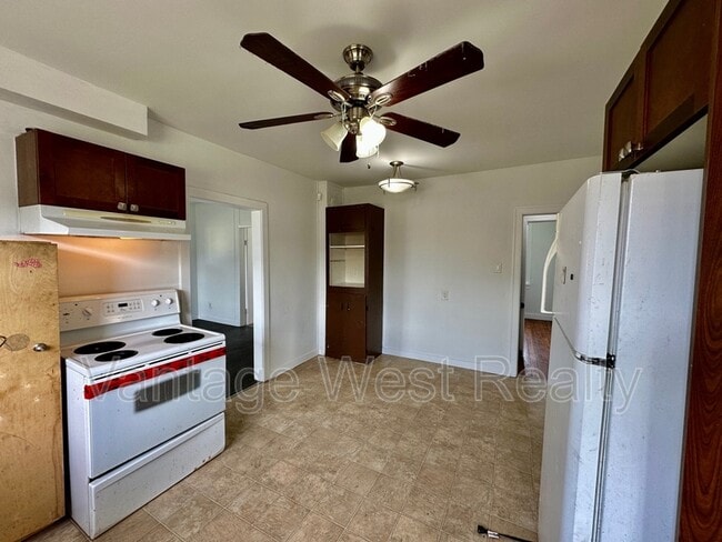 Building Photo - 515 Rutland Rd N