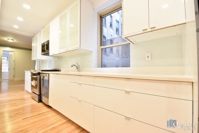 Building Photo - 317 W 93rd St
