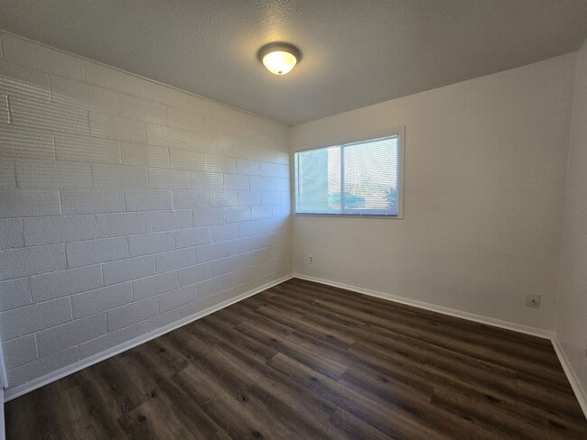 Building Photo - 753 NE Alameda Ave