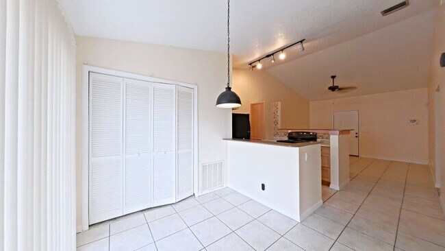 Building Photo - Lovely 2/2 in Magnolia Pointe Orlando