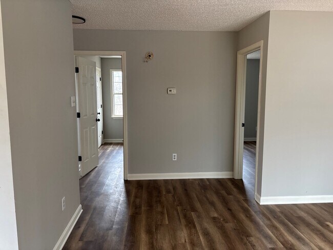 Foto del edificio - 330 N Main St