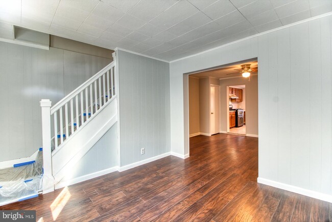 Building Photo - 6540 Parnell Ave