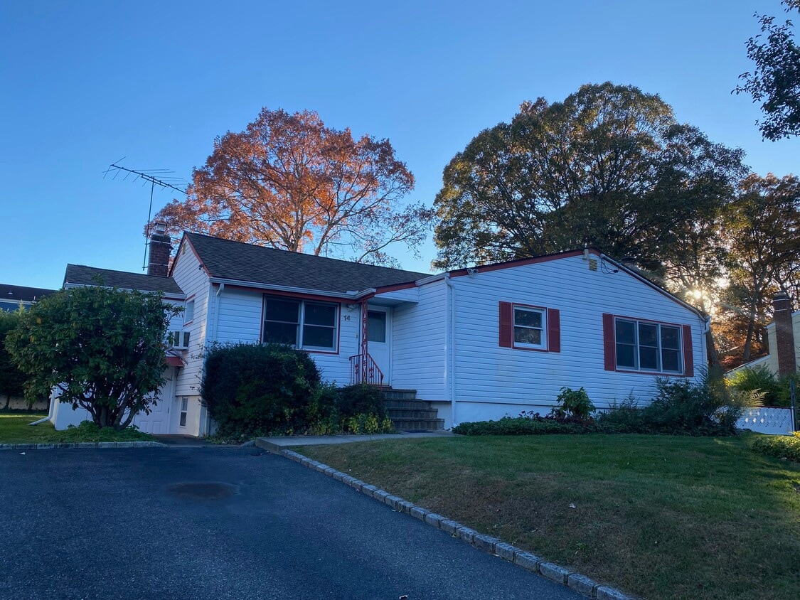 Primary Photo - 14 Lantern St