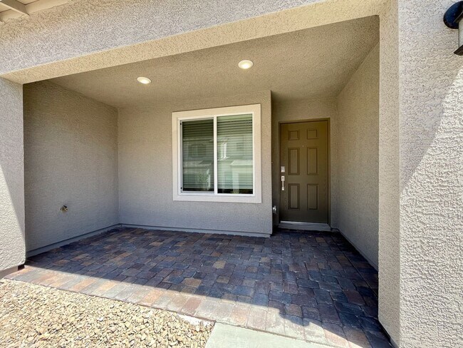 Foto del edificio - Gated 3 Bed, 2.5 Bath, 2 Car Garage Townho...