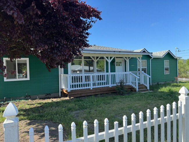 Foto del edificio - Large Green area 3 bedroom 2 bath with off...