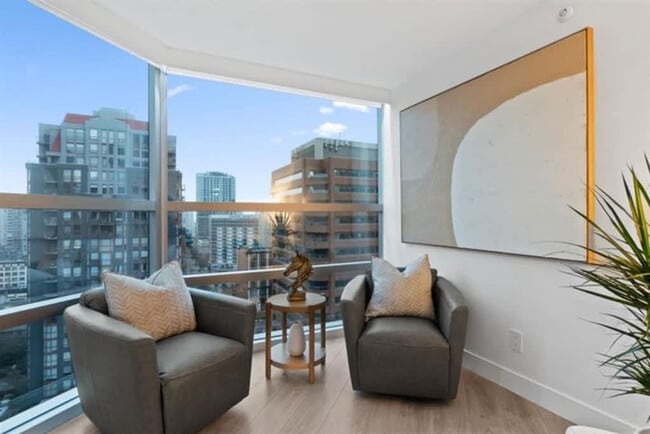 Building Photo - 1050 Burrard St