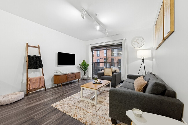 006A8247_1 - Slate at 901 Apartments