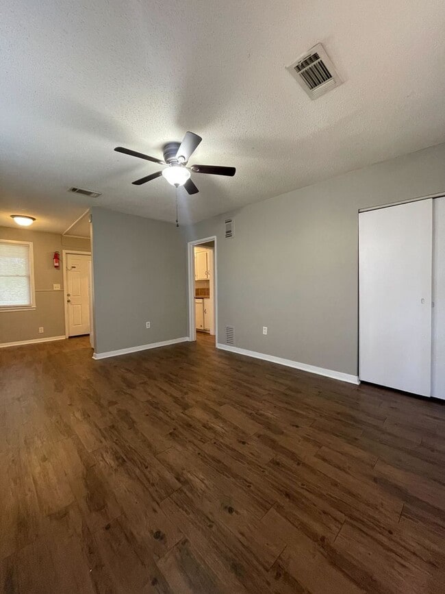 Building Photo - 1133 Beechdale Rd