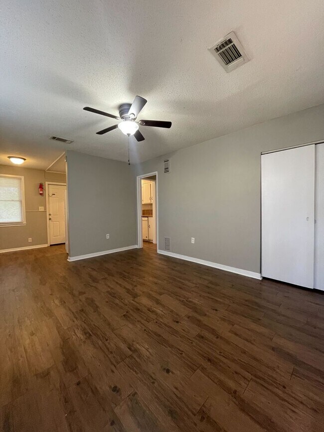 Foto del edificio - 1133 Beechdale Rd