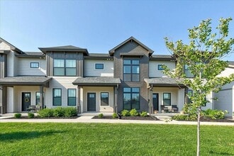 Building Photo - 2023 SW Chautauqua Ln