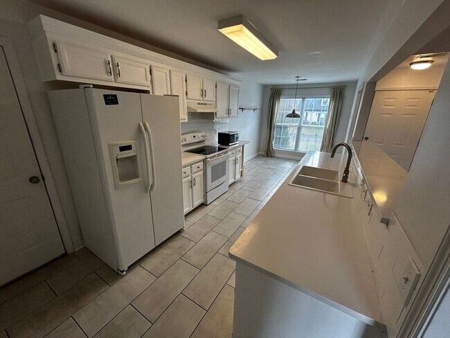 Building Photo - 2802 Kaye Dr